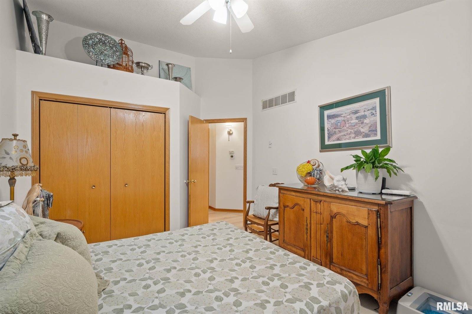 4000 Prairie Lane, Bettendorf, IA 52722