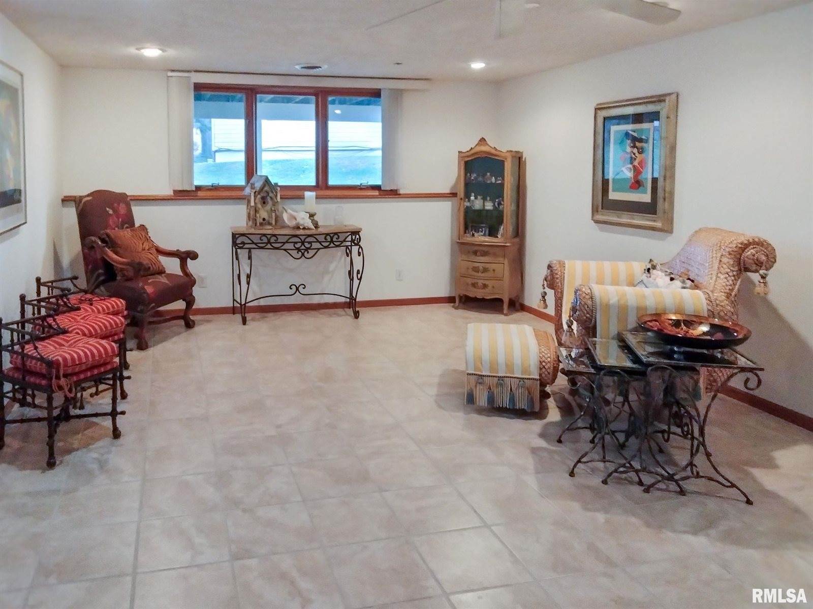 4000 Prairie Lane, Bettendorf, IA 52722