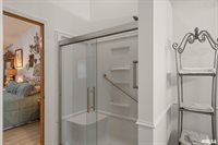 4000 Prairie Lane, Bettendorf, IA 52722