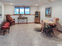 4000 Prairie Lane, Bettendorf, IA 52722