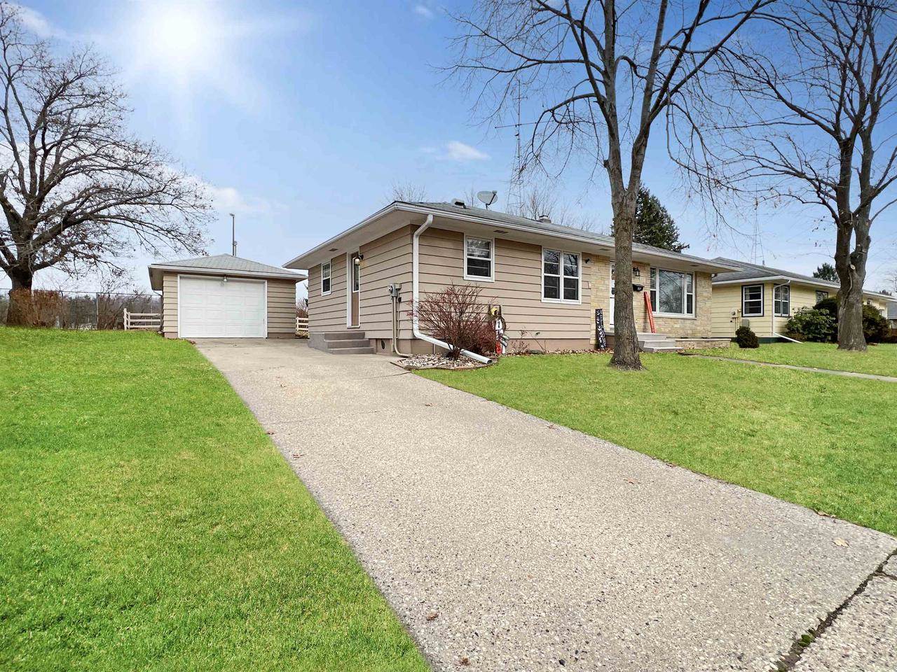 937 Seymour Street, Reedsburg, WI 53959