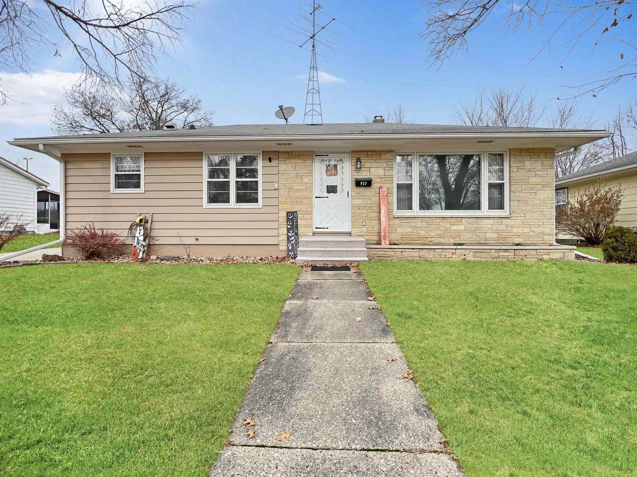 937 Seymour Street, Reedsburg, WI 53959