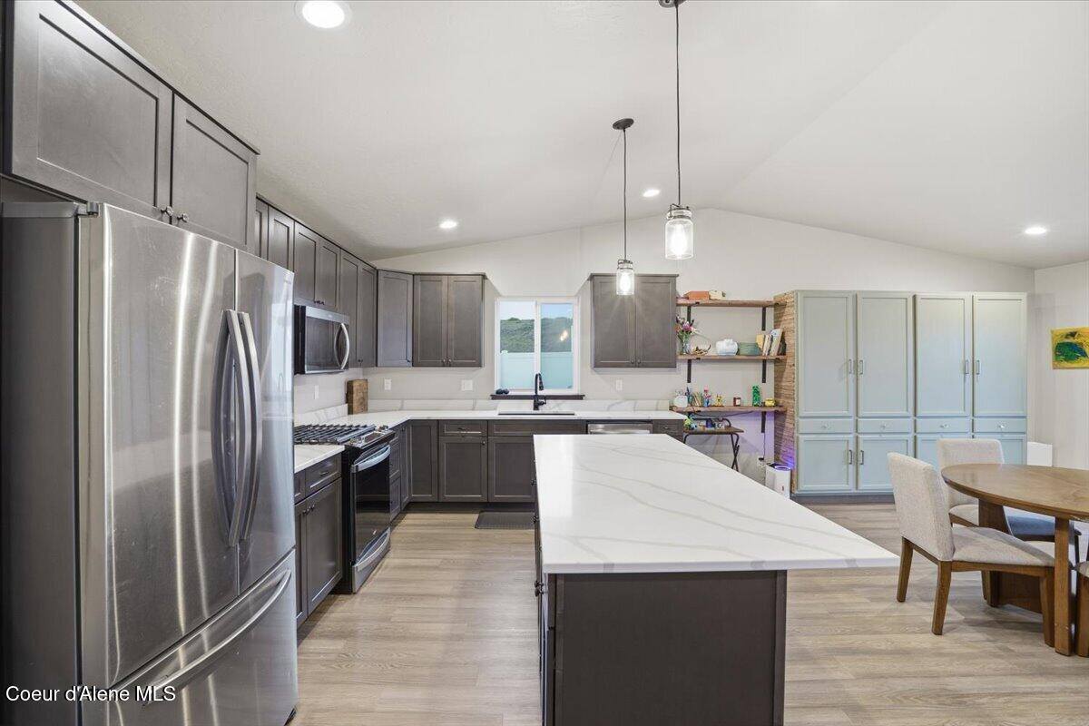 12726 North Cavanaugh Dr, Rathdrum, ID 83858