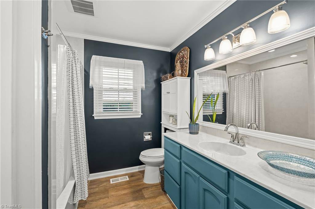 5811 Meadow Lane, Pfafftown, NC 27040