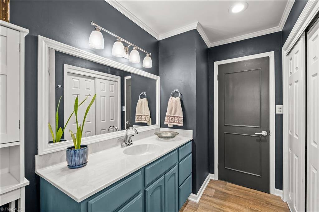 5811 Meadow Lane, Pfafftown, NC 27040