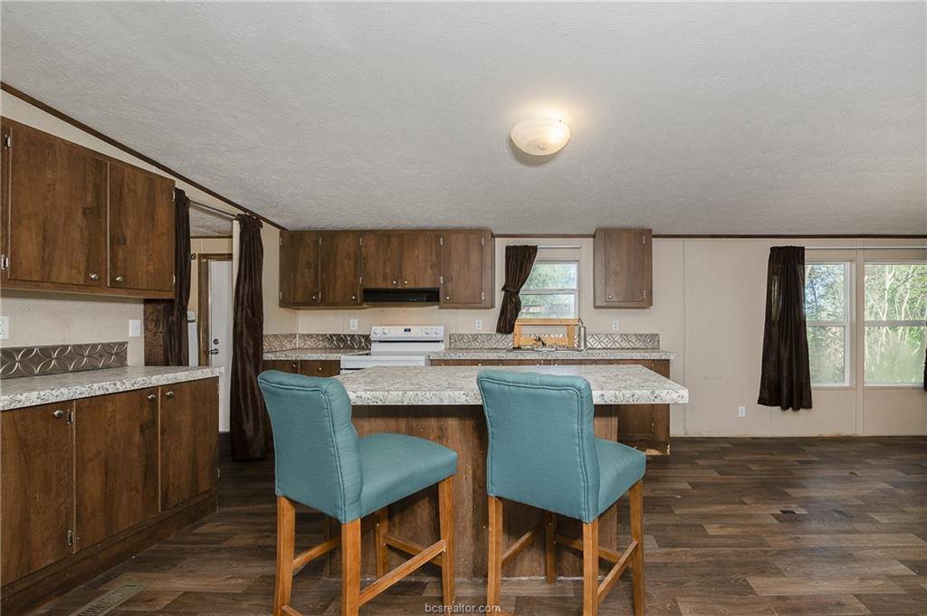 604 Sanders Lane, Franklin, TX 77856