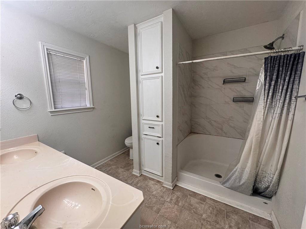 1204 Bayou Woods Drive, College Station, TX 77840