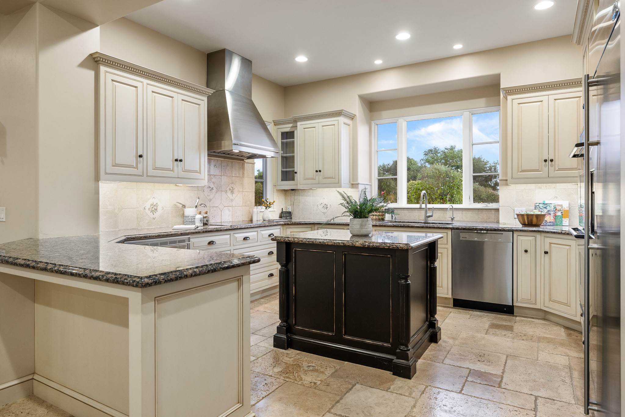 12750 Macdonald Drive, Ojai, CA 93023