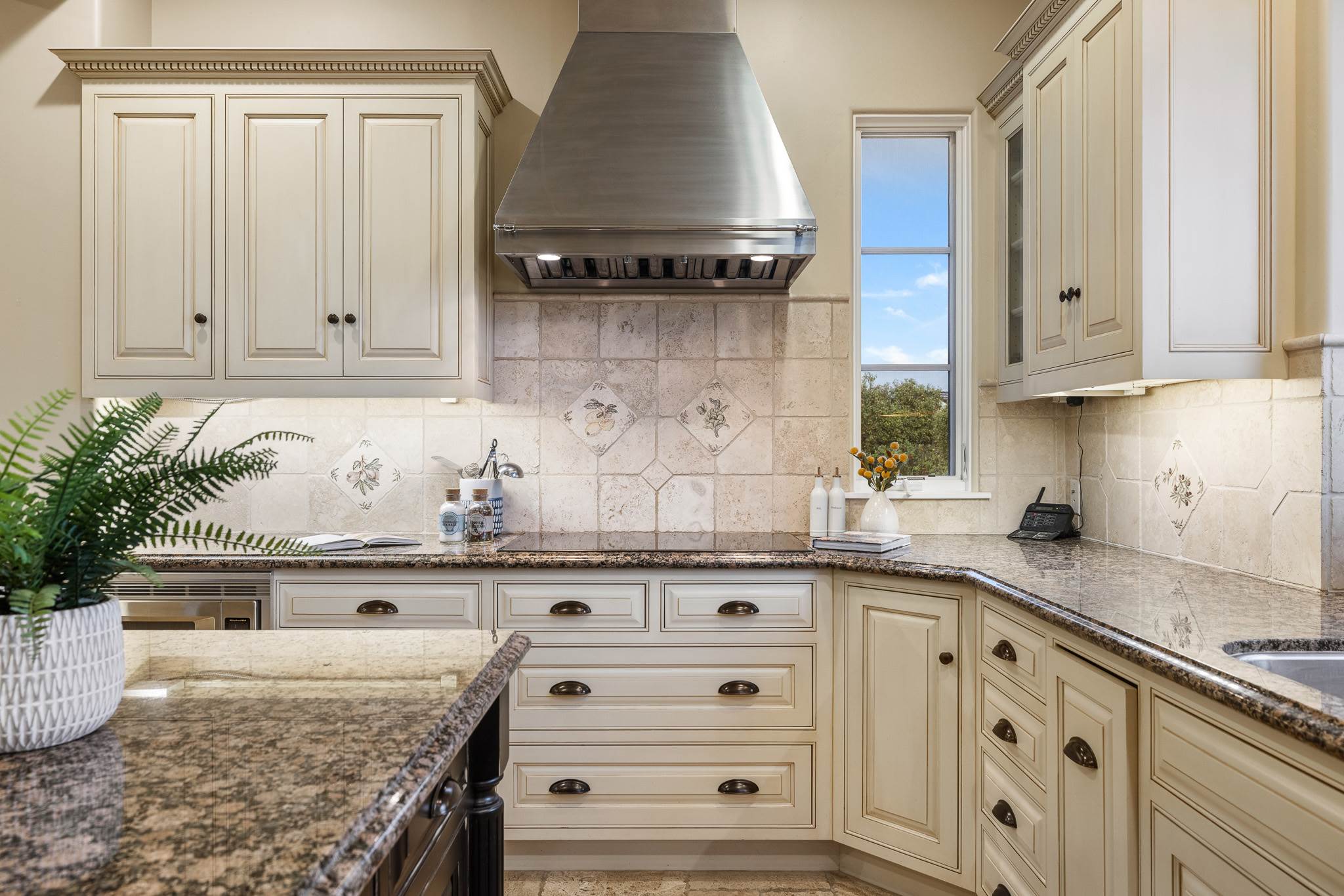 12750 Macdonald Drive, Ojai, CA 93023