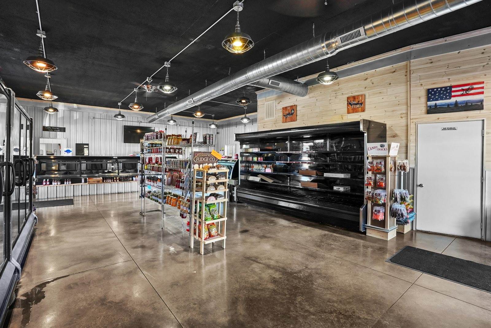 2121 West Houghton Lake Drive, Prudenville, MI 48651