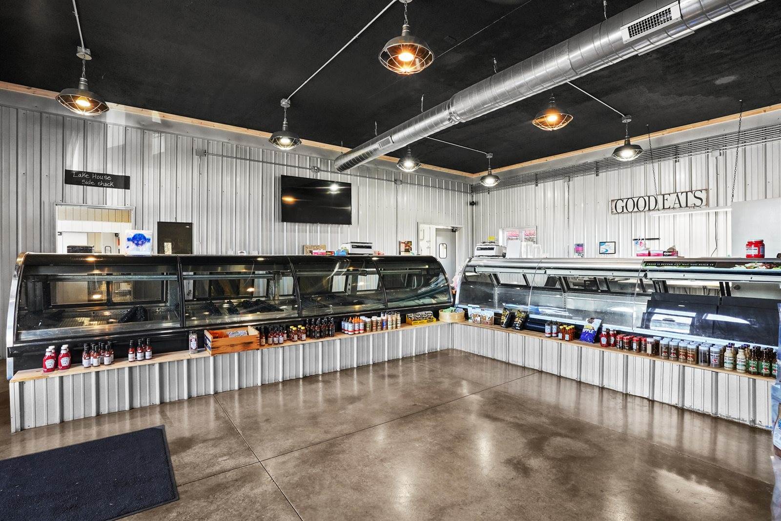 2121 West Houghton Lake Drive, Prudenville, MI 48651