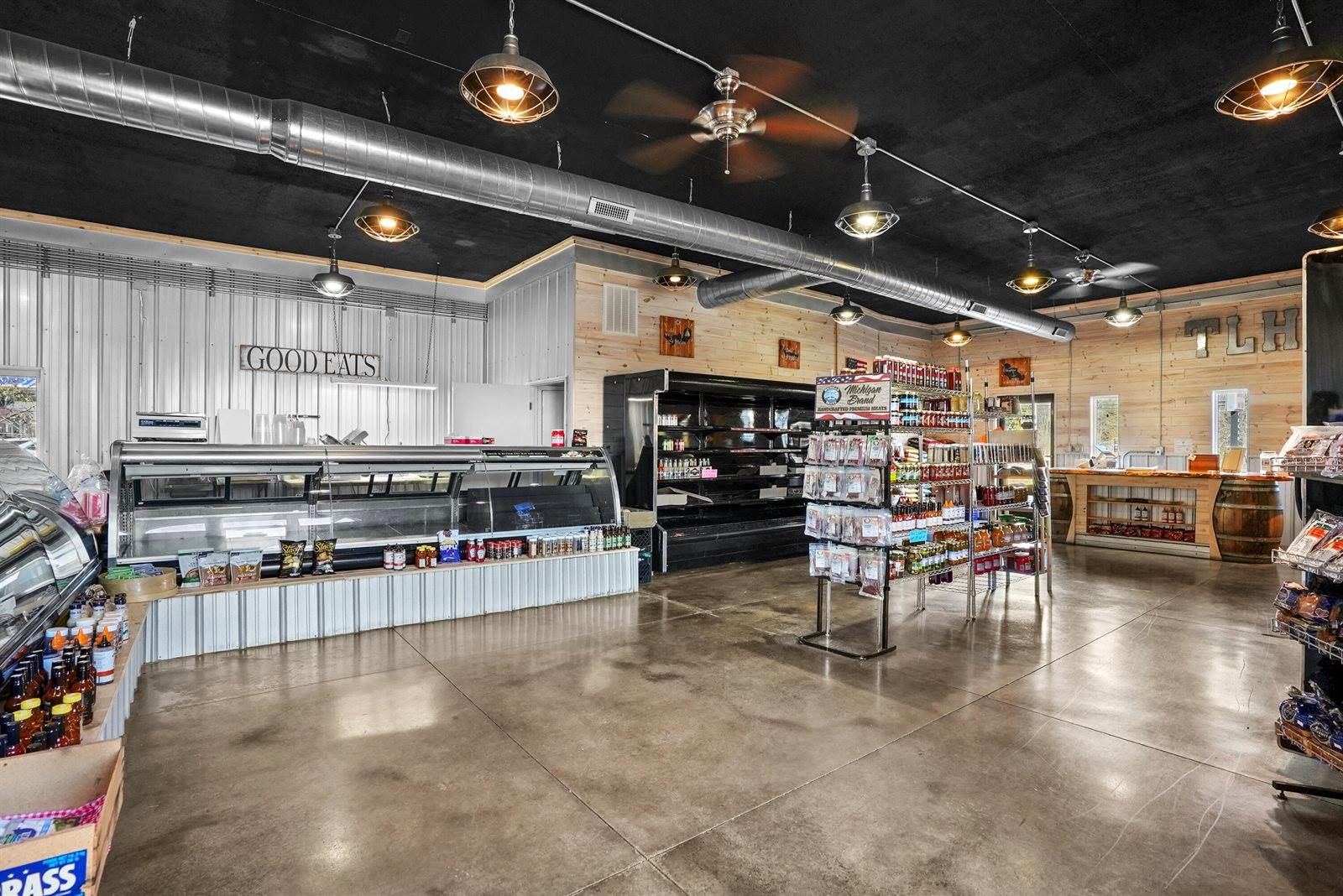 2121 West Houghton Lake Drive, Prudenville, MI 48651