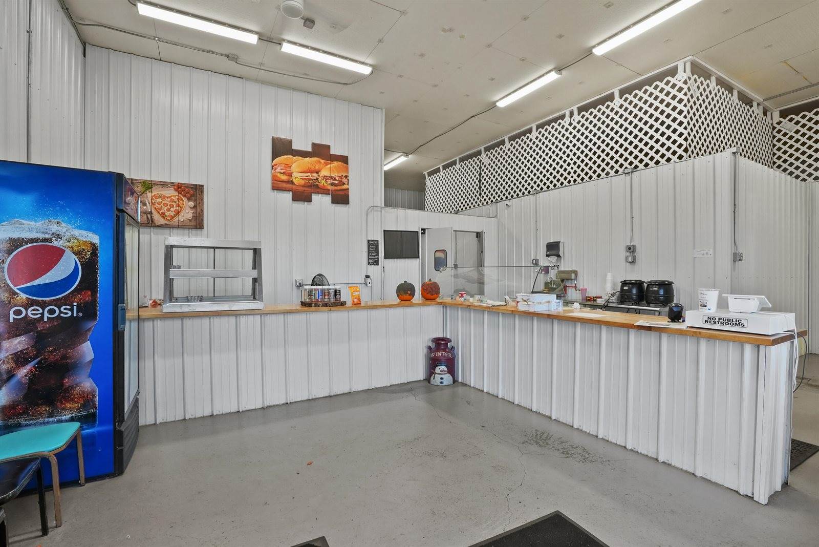 2121 West Houghton Lake Drive, Prudenville, MI 48651