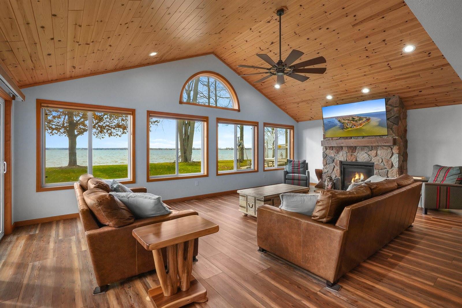 1245 Long Point Drive, Houghton Lake, MI 48629