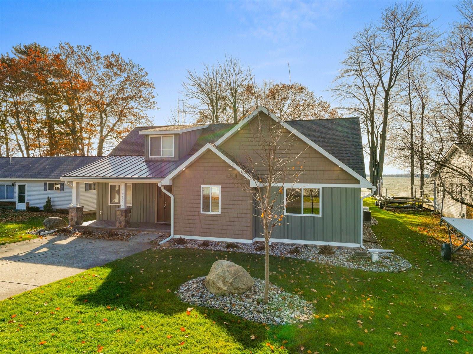 1245 Long Point Drive, Houghton Lake, MI 48629