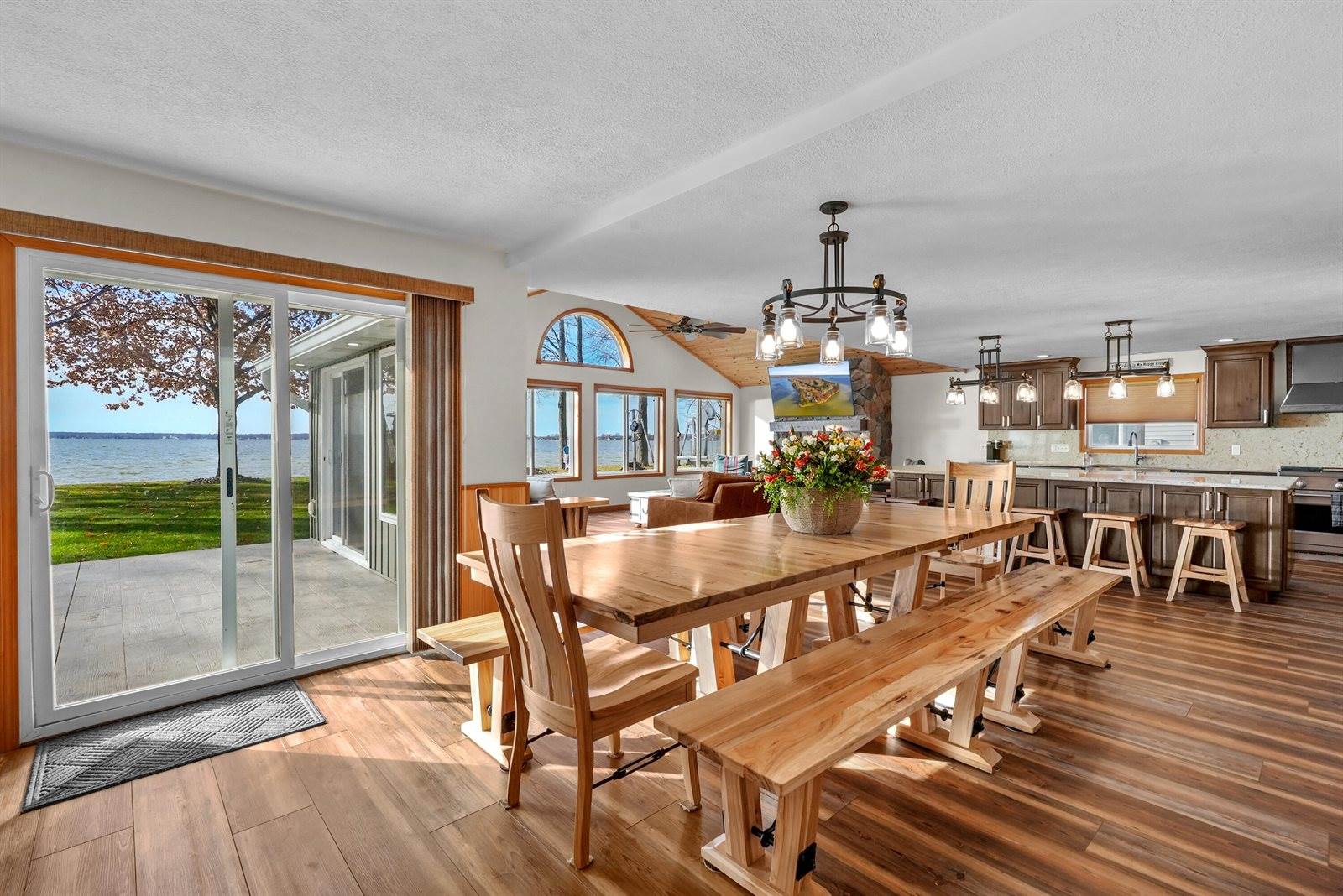 1245 Long Point Drive, Houghton Lake, MI 48629