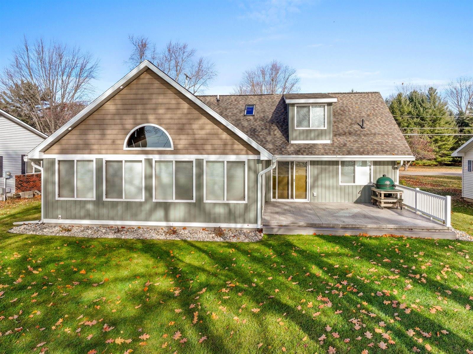 1245 Long Point Drive, Houghton Lake, MI 48629