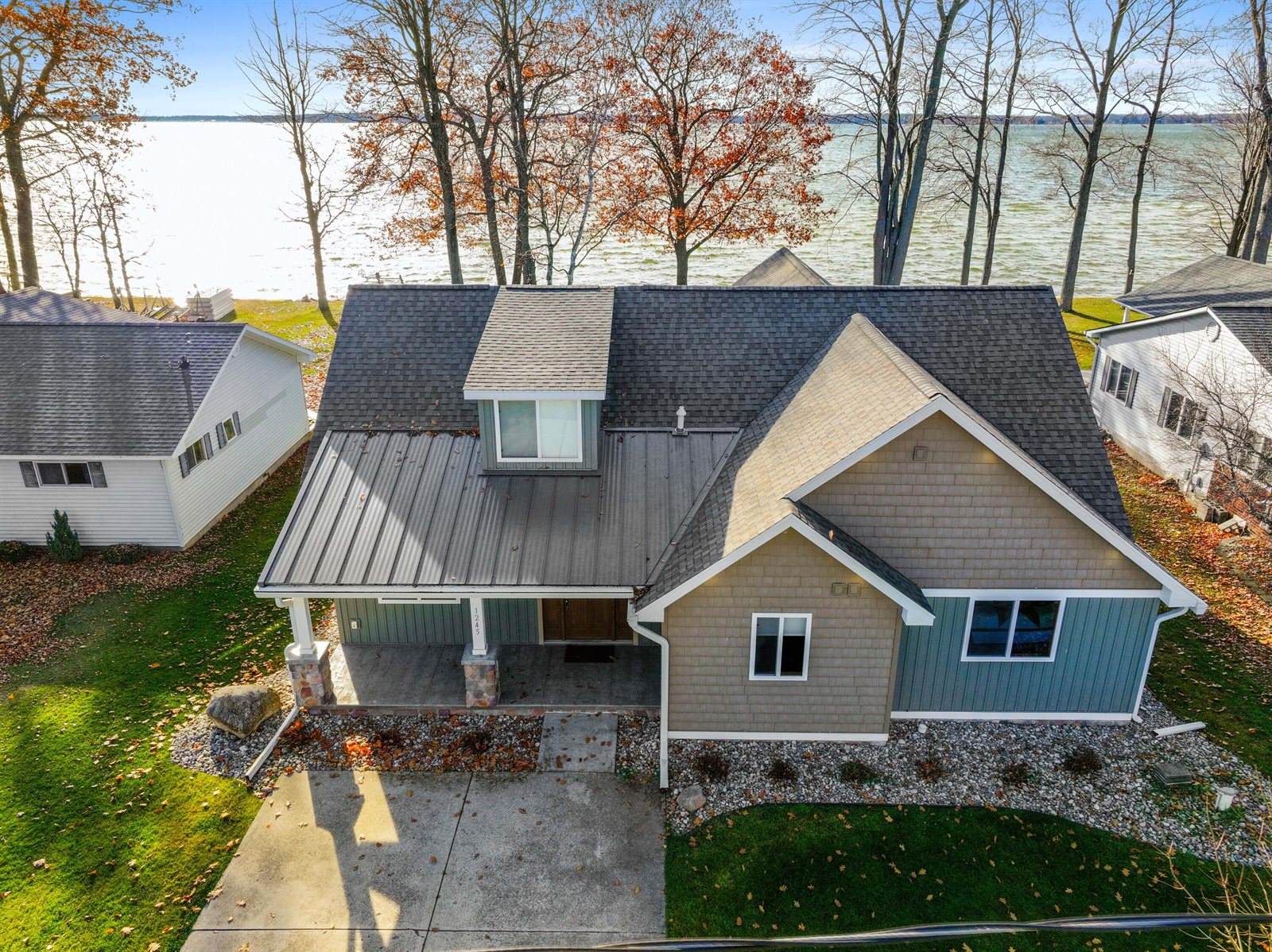 1245 Long Point Drive, Houghton Lake, MI 48629