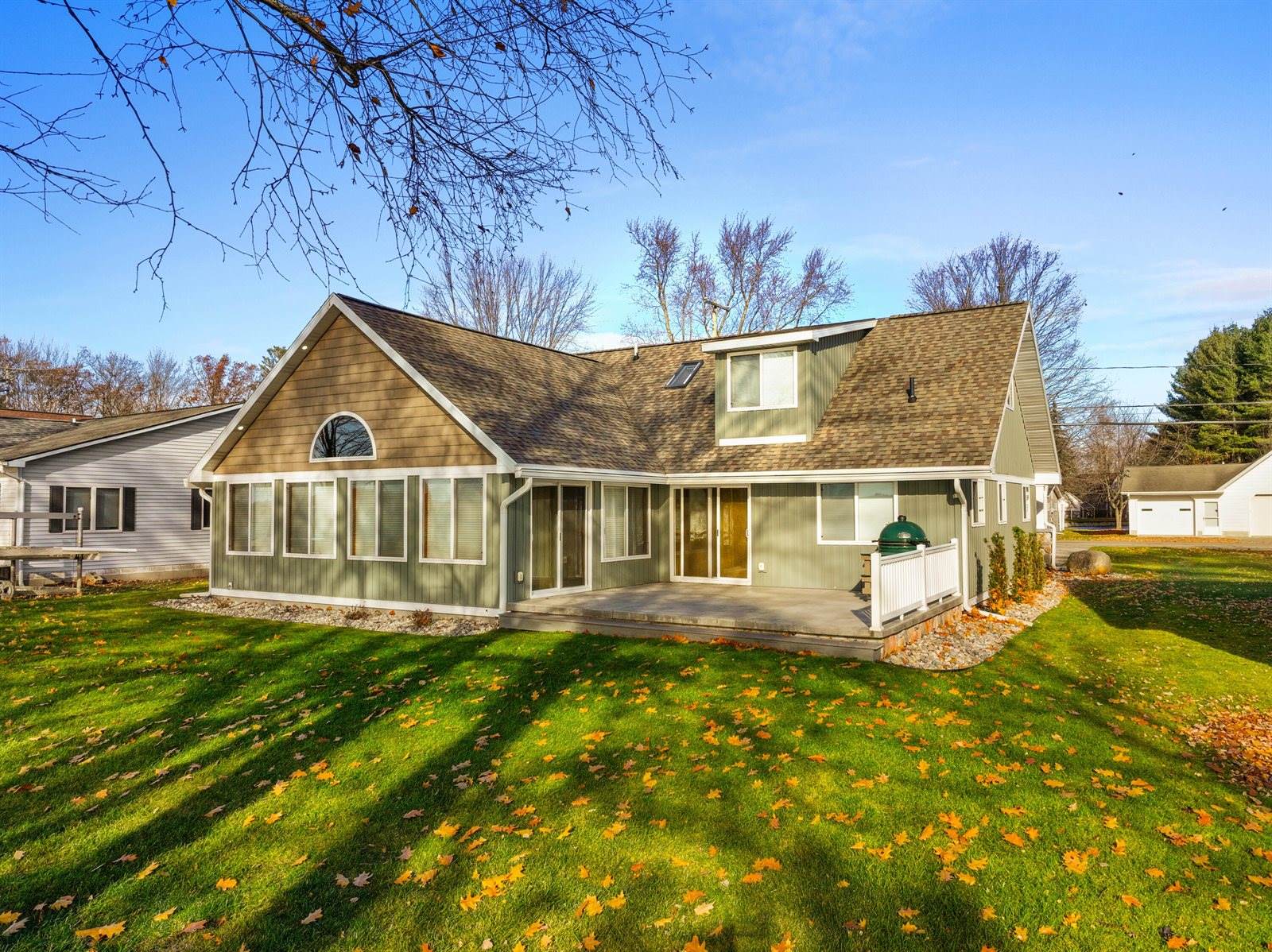 1245 Long Point Drive, Houghton Lake, MI 48629