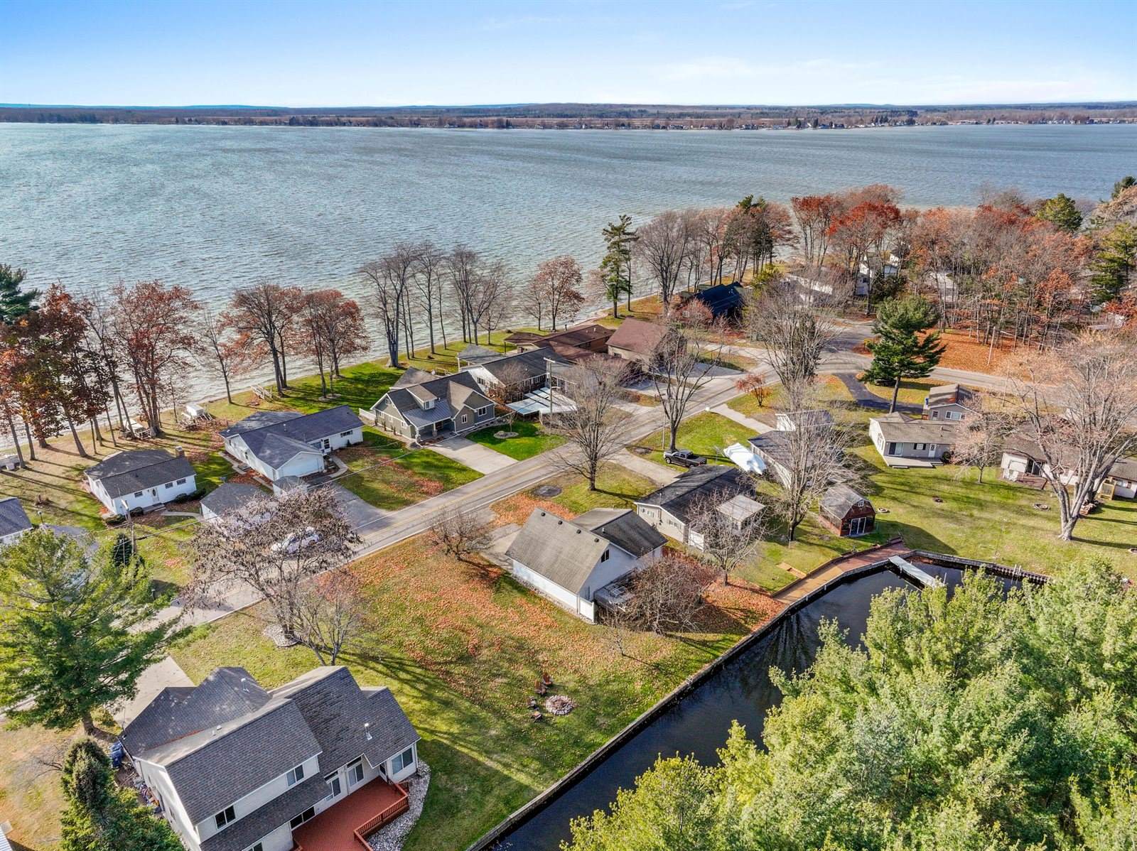 1245 Long Point Drive, Houghton Lake, MI 48629