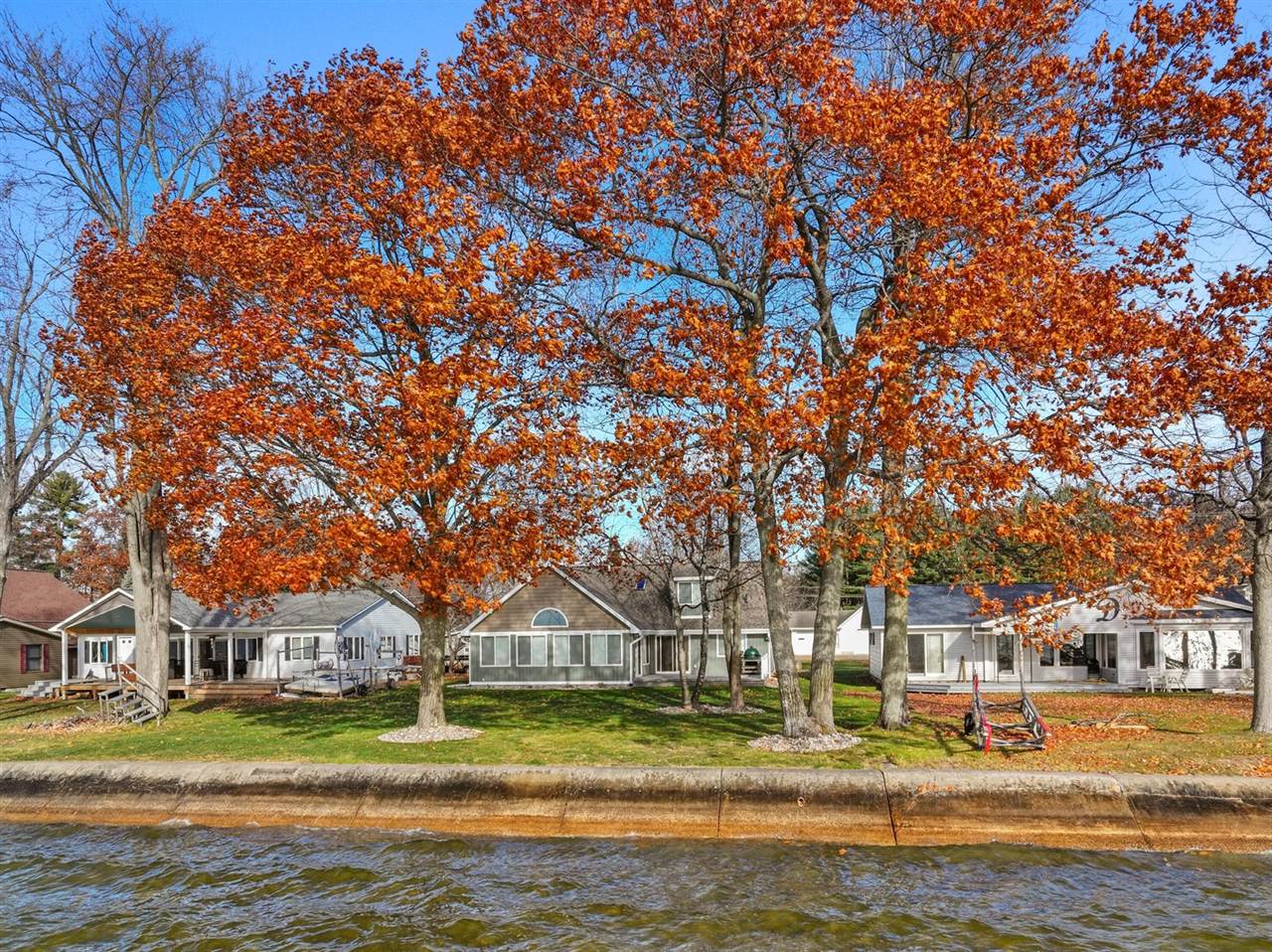 1245 Long Point Drive, Houghton Lake, MI 48629