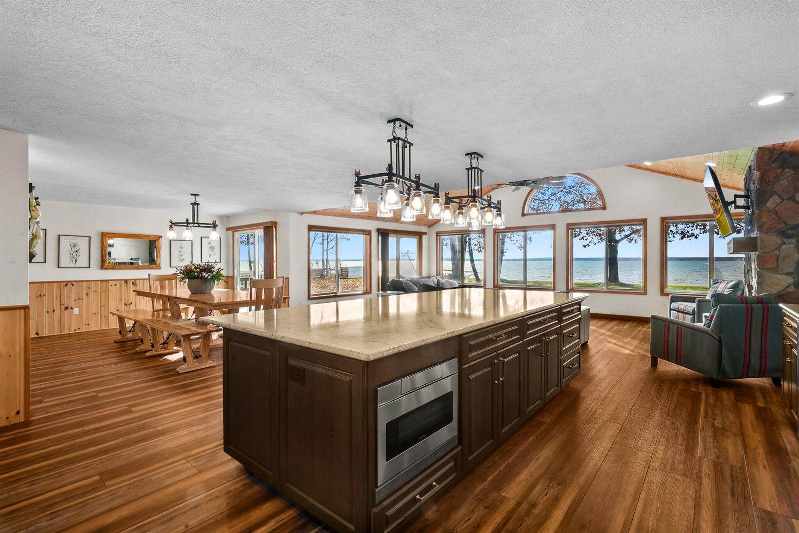 1245 Long Point Drive, Houghton Lake, MI 48629