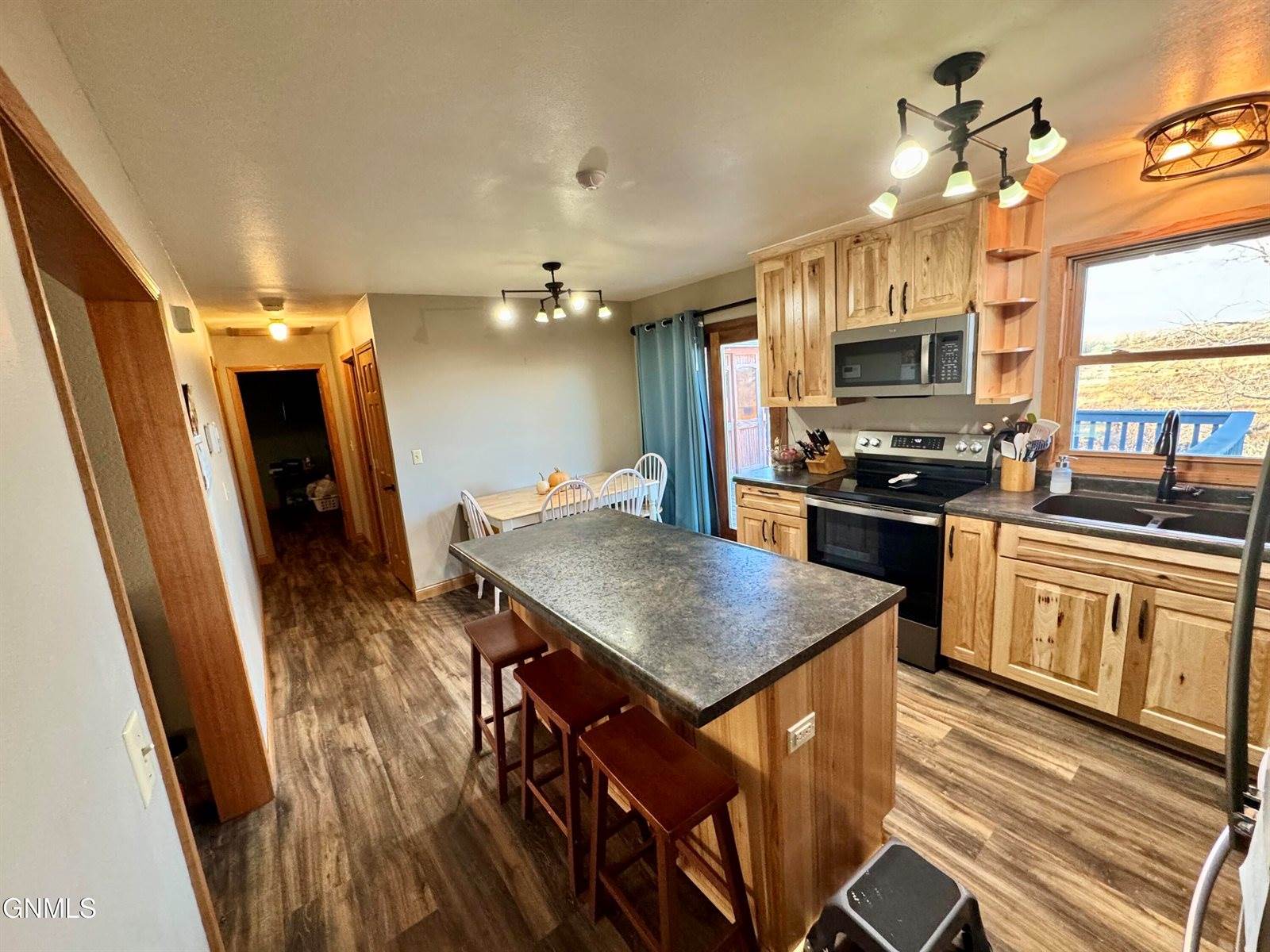 1533 53rd Street West, Williston, ND 58801