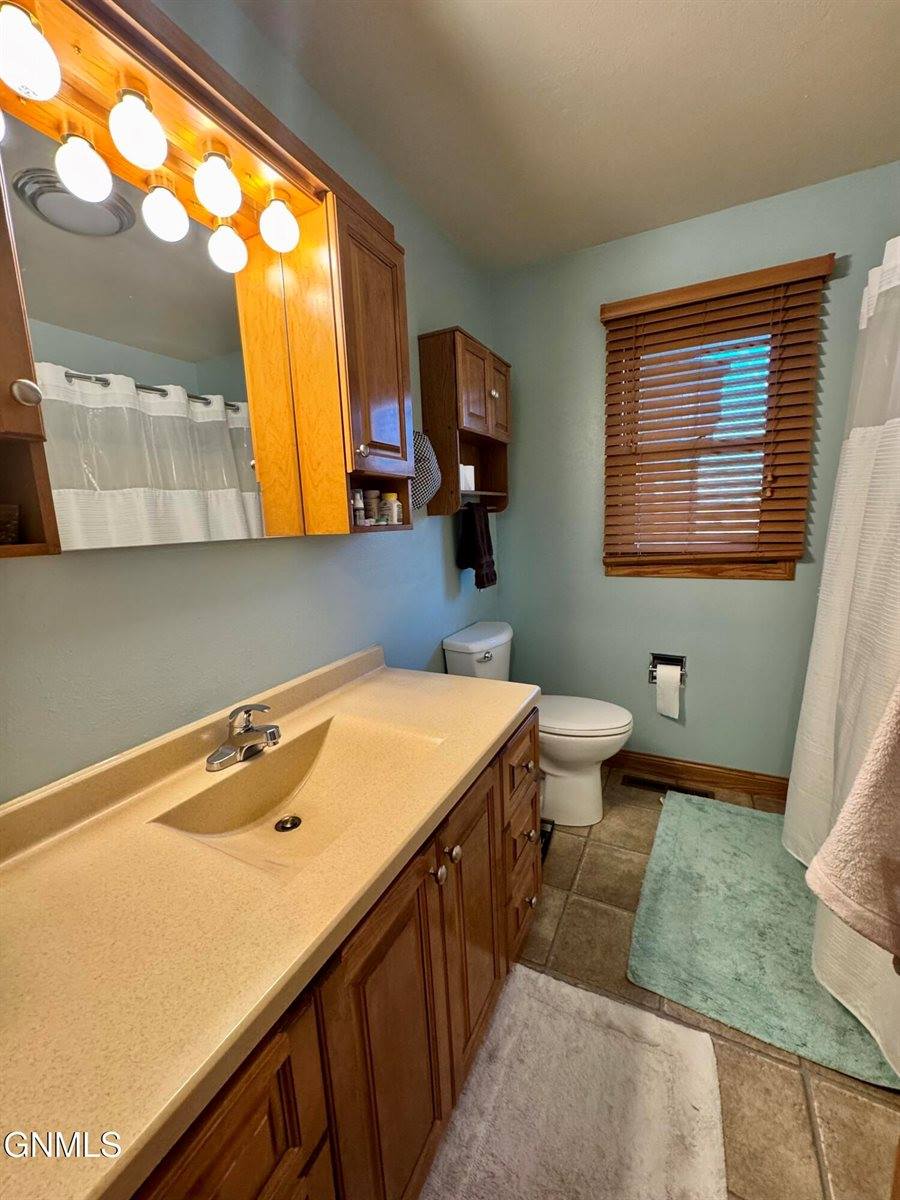 1533 53rd Street West, Williston, ND 58801