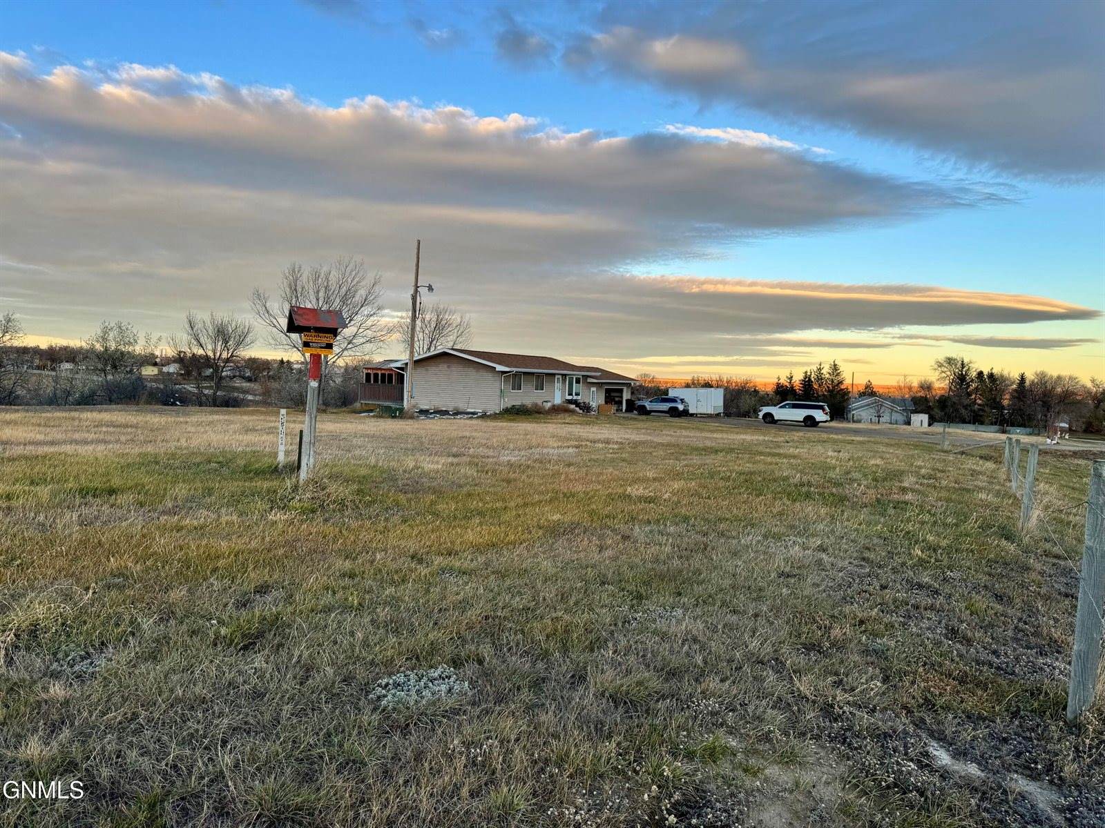 1533 53rd Street West, Williston, ND 58801