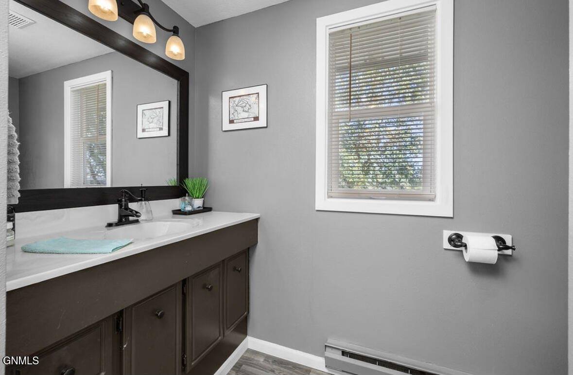 5045 132nd Trail NW, Williston, ND 58801