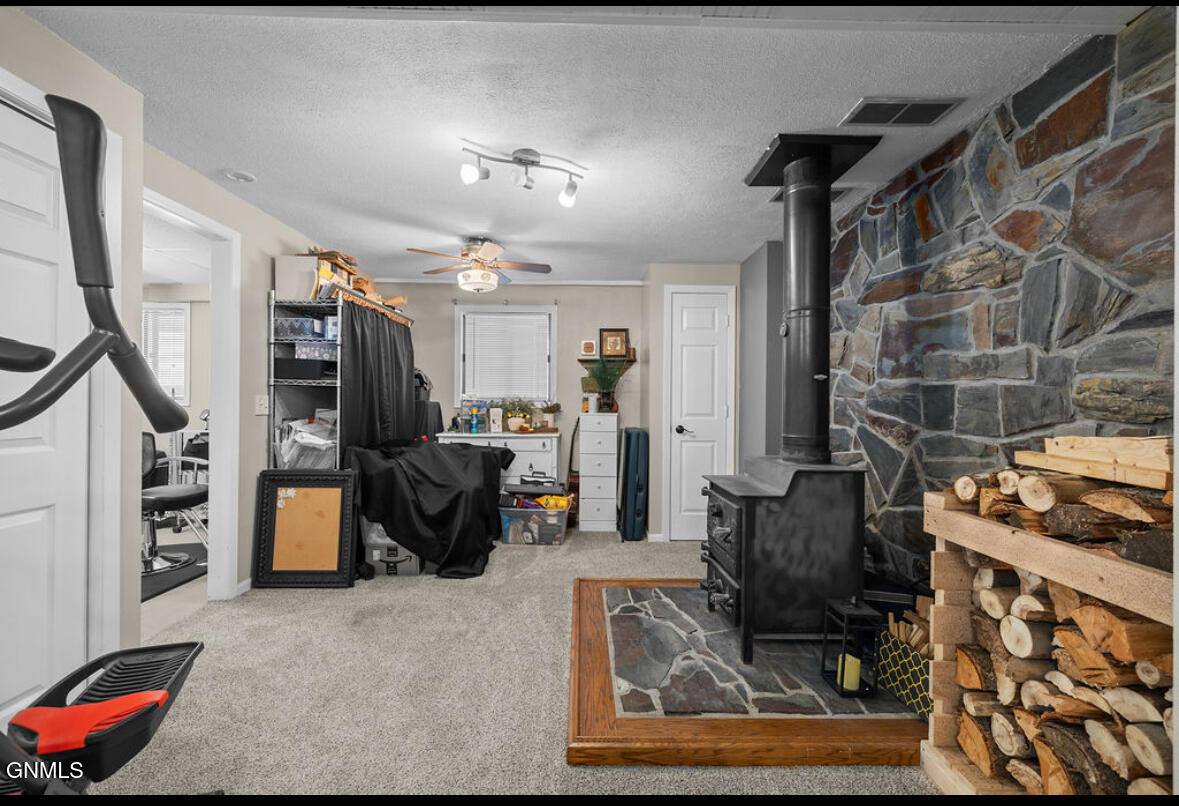 5045 132nd Trail NW, Williston, ND 58801