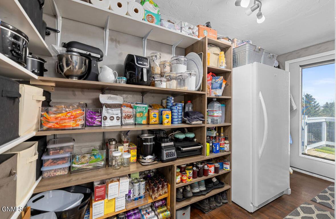 5045 132nd Trail NW, Williston, ND 58801