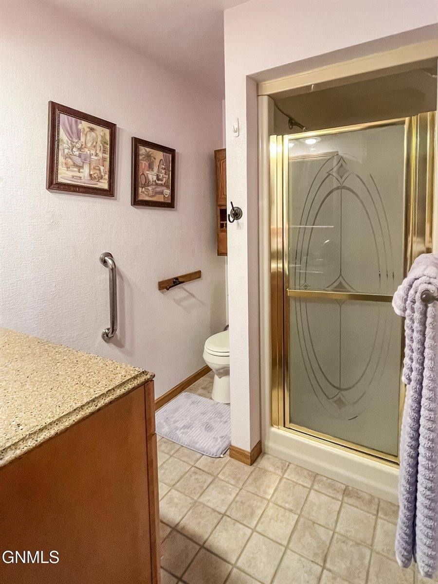 102 9th Avenue SE, Crosby, ND 58730