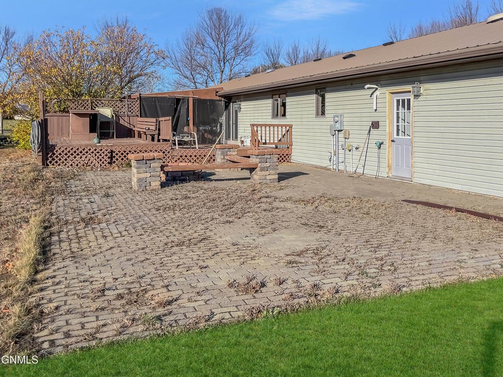 102 9th Avenue SE, Crosby, ND 58730