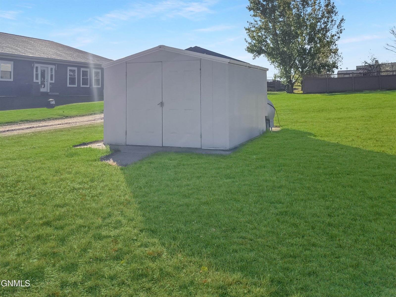 102 9th Avenue SE, Crosby, ND 58730