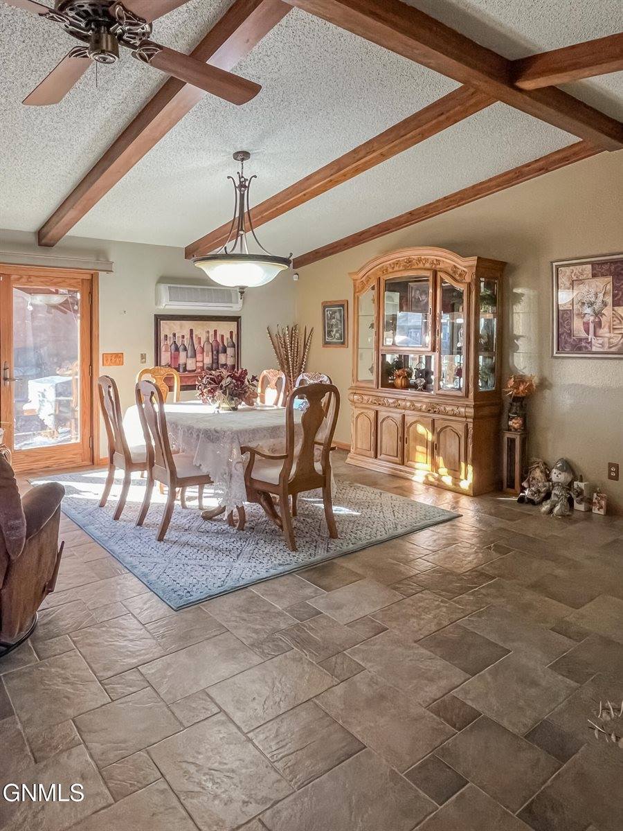 102 9th Avenue SE, Crosby, ND 58730