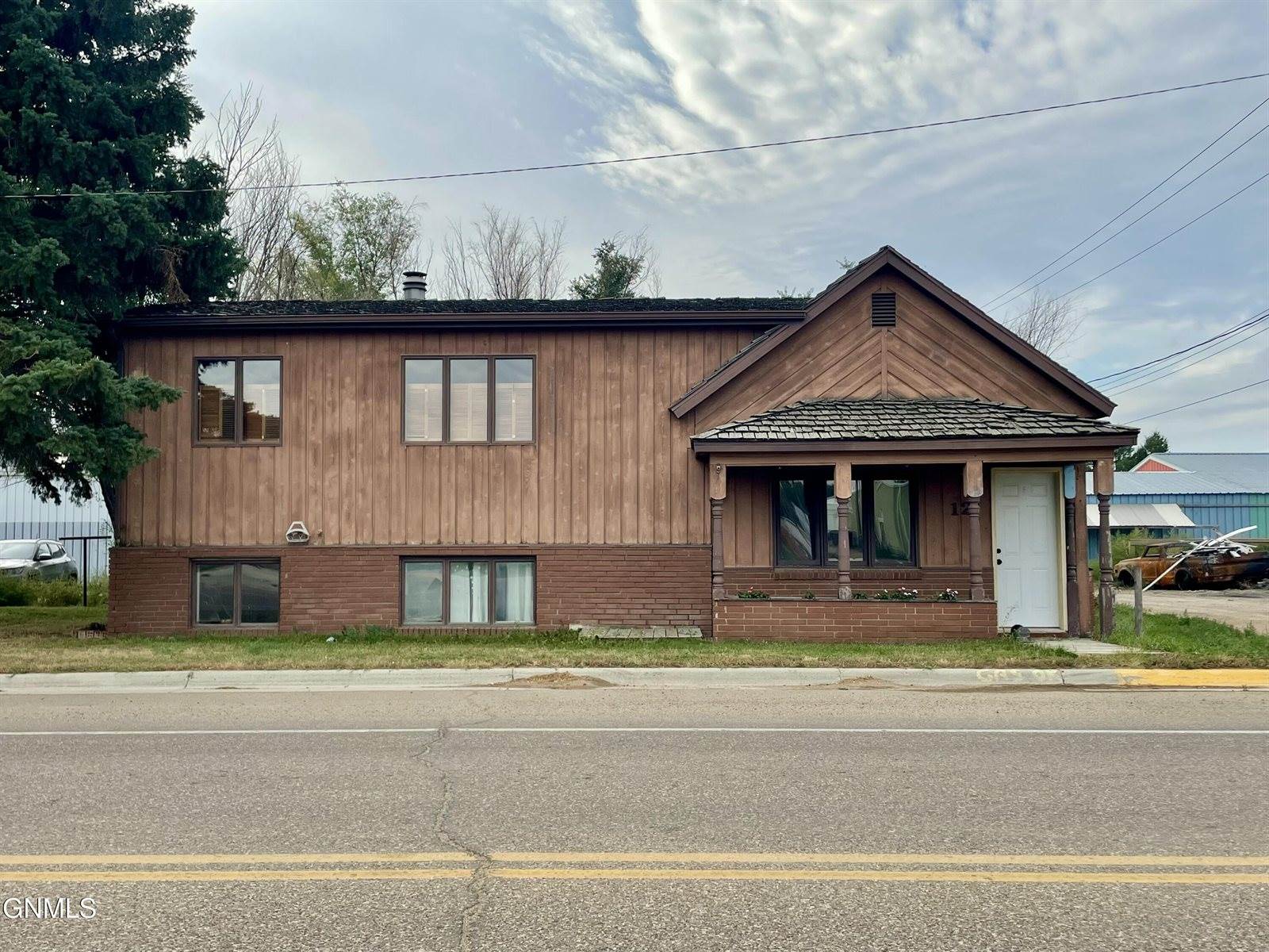 12 1st Street East, Culbertson, MT 59218