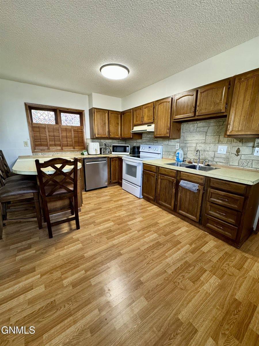 12 1st Street East, Culbertson, MT 59218