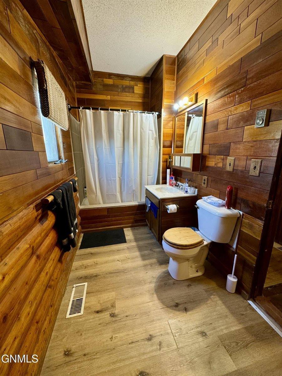 12 1st Street East, Culbertson, MT 59218