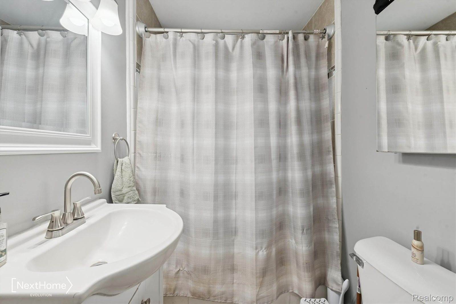 15911 Allen Road, SouthgateCity_Wayne, MI 48195