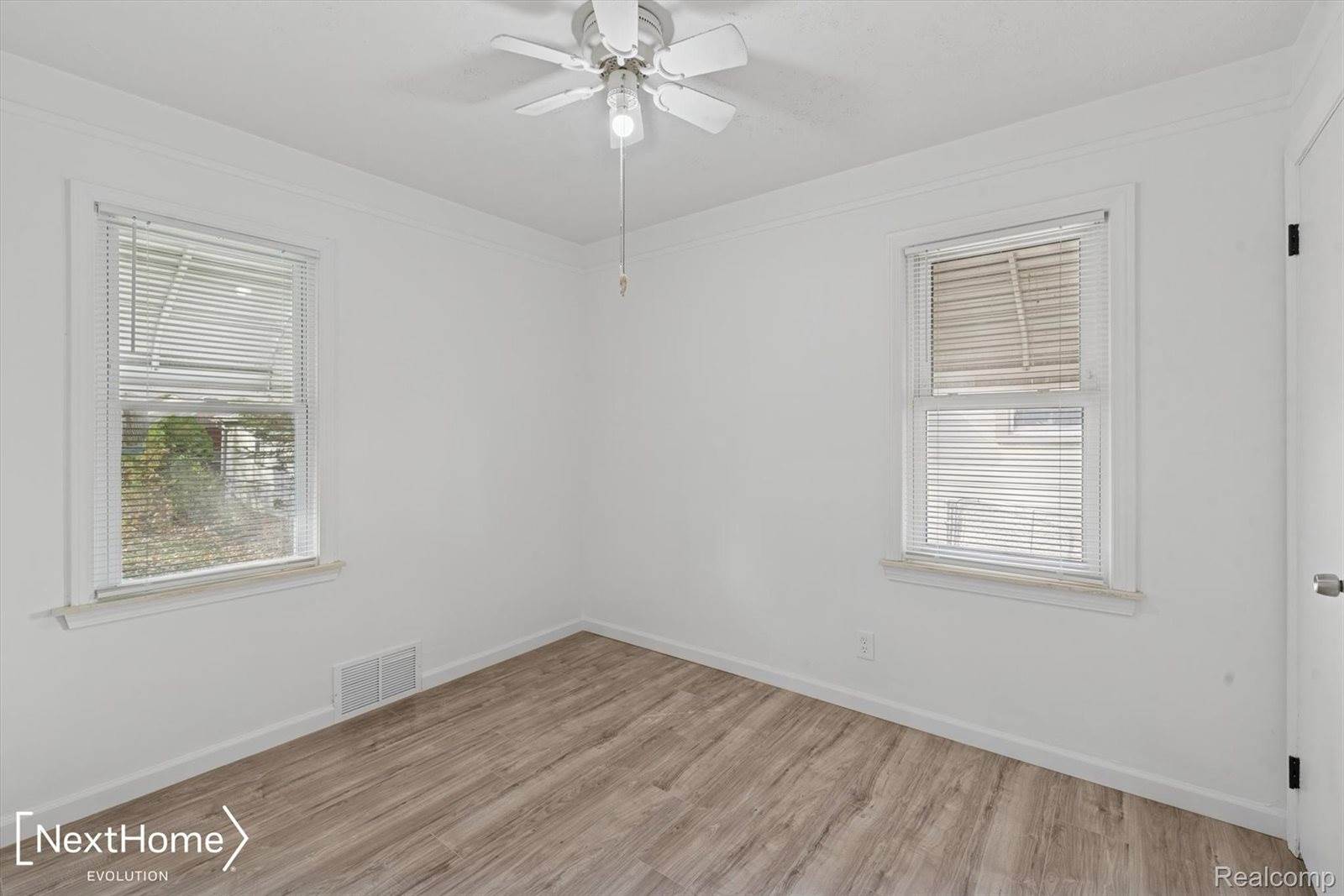 1969 Regina Avenue, LincolnParkCity_Wayne, MI 48146