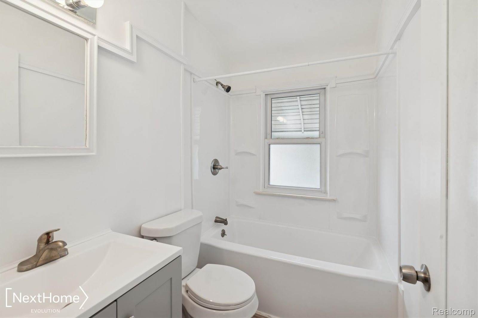 1969 Regina Avenue, LincolnParkCity_Wayne, MI 48146