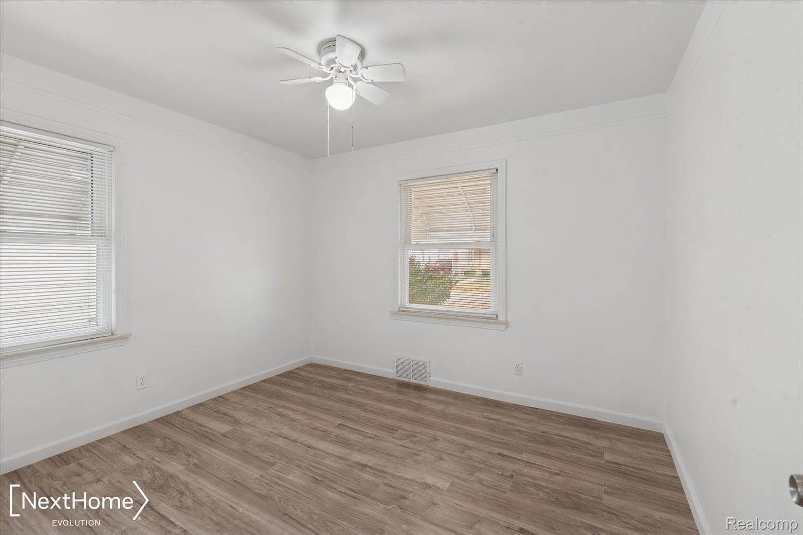 1969 Regina Avenue, LincolnParkCity_Wayne, MI 48146