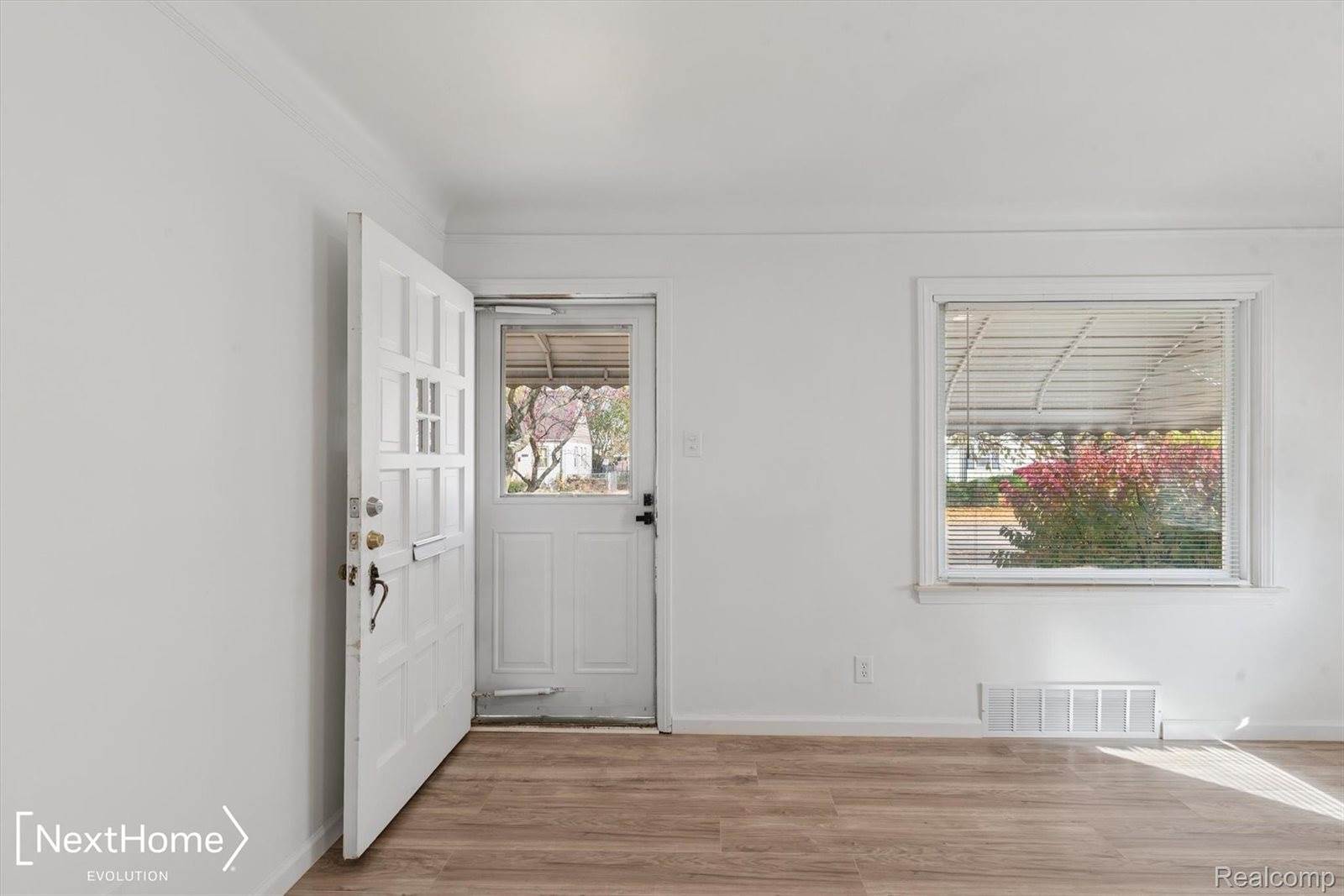 1969 Regina Avenue, LincolnParkCity_Wayne, MI 48146