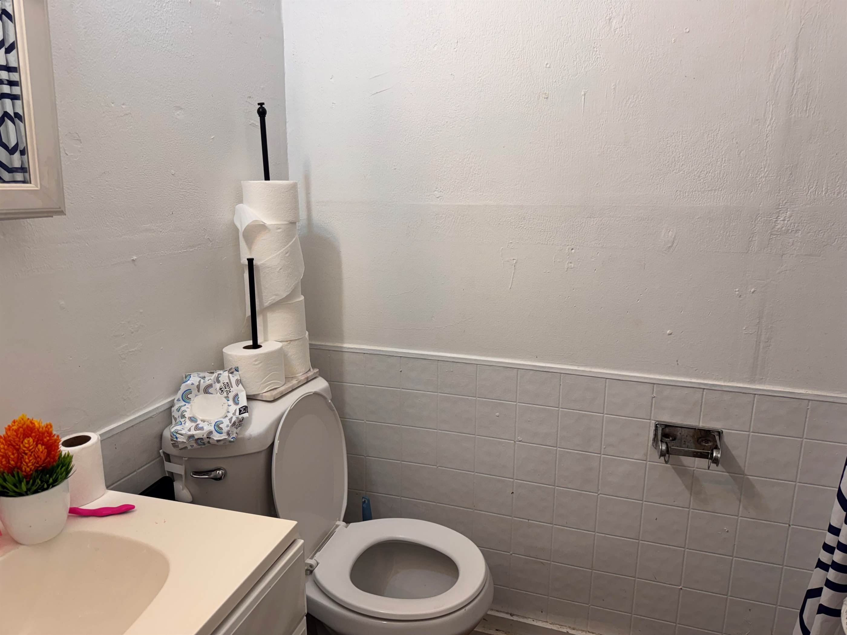 216 SE Lake St, Topeka, KS 66607