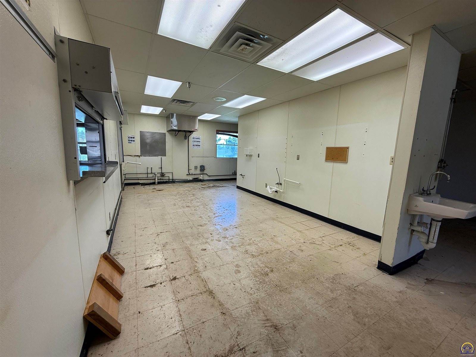 128 South Pearson Ave., Waverly, KS 66871