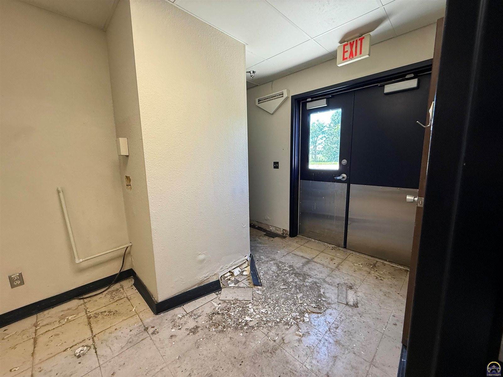 128 South Pearson Ave., Waverly, KS 66871