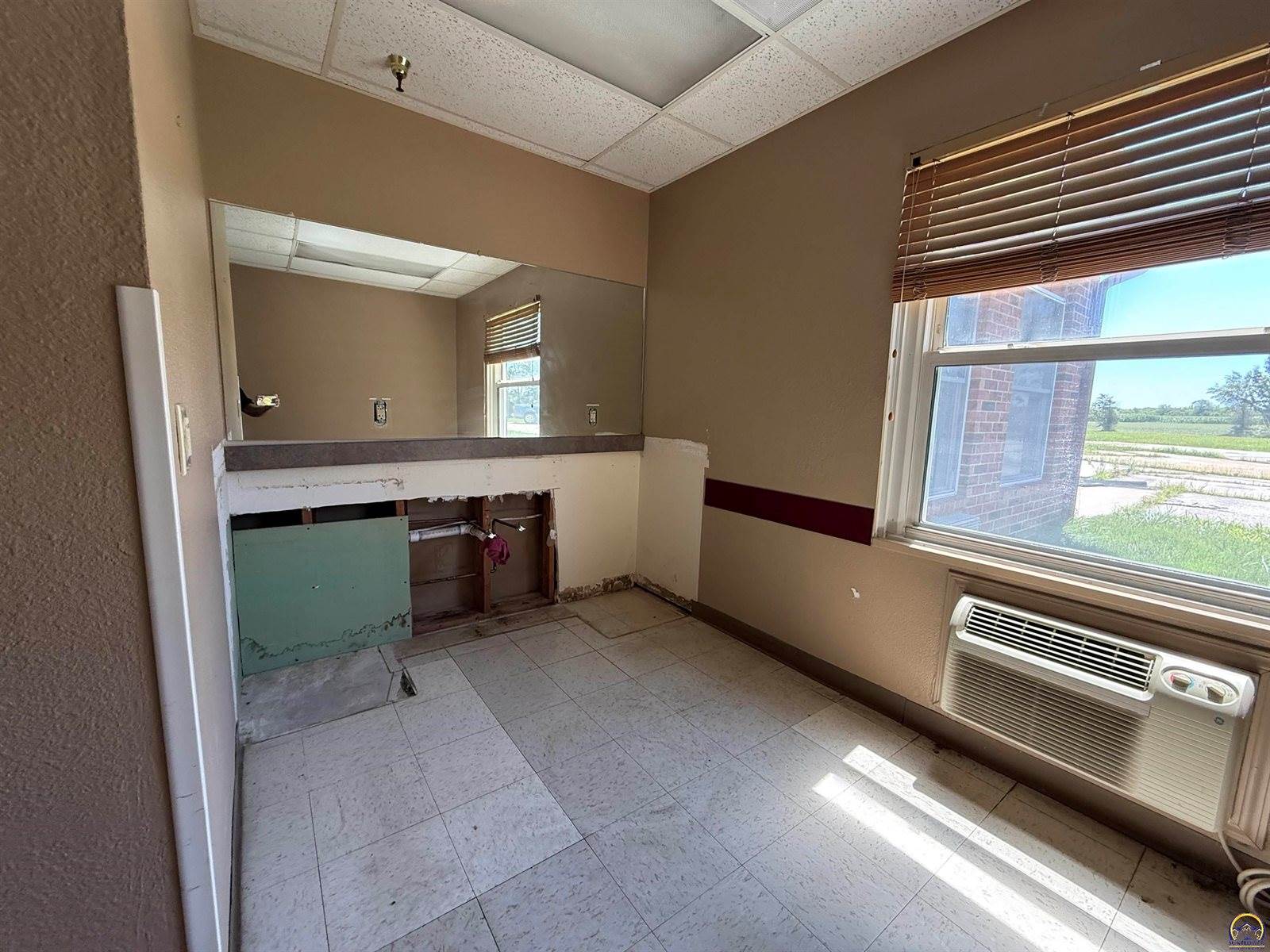 128 South Pearson Ave., Waverly, KS 66871