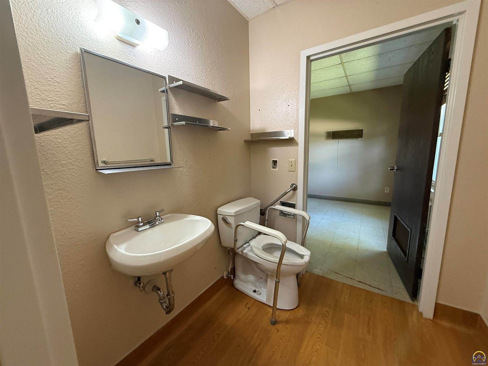 128 South Pearson Ave., Waverly, KS 66871