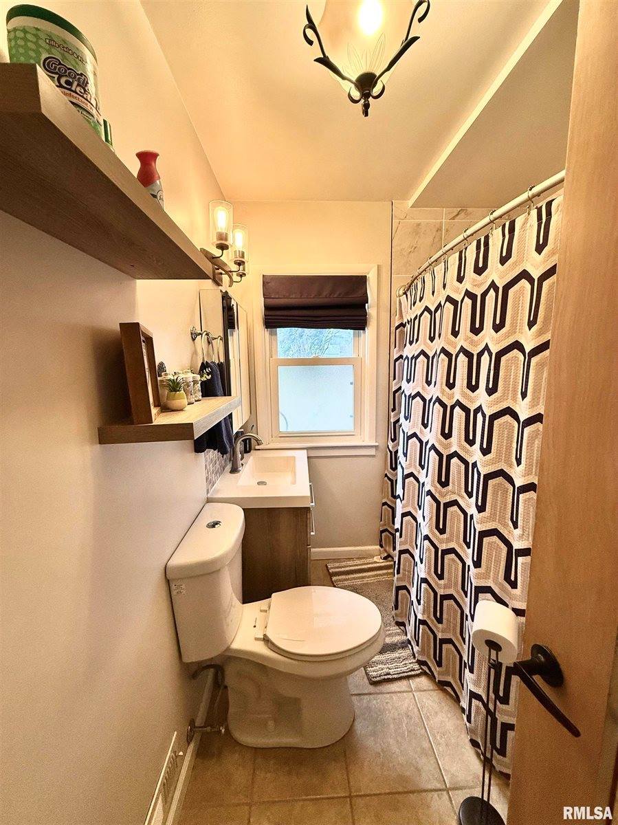 2003 19TH Street, Moline, IL 61265